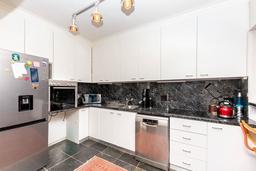 To Let 1 Bedroom Property for Rent in Green Point Western Cape